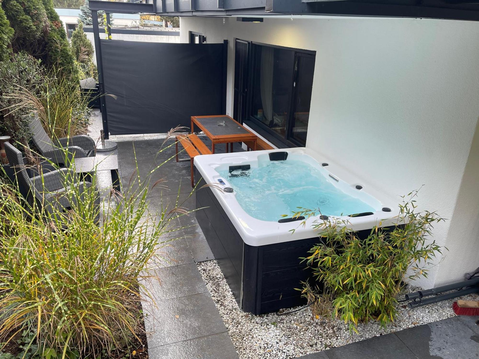 Rosmarin - Kuschelige Fewo - Romantik & Entspannung Im Whirlpool Auf Privater Terrasse, Ruhe & Hund Willkommen - By Ferienwohnenamsee - อูเบอร์ลิงเงน ภายนอก รูปภาพ
